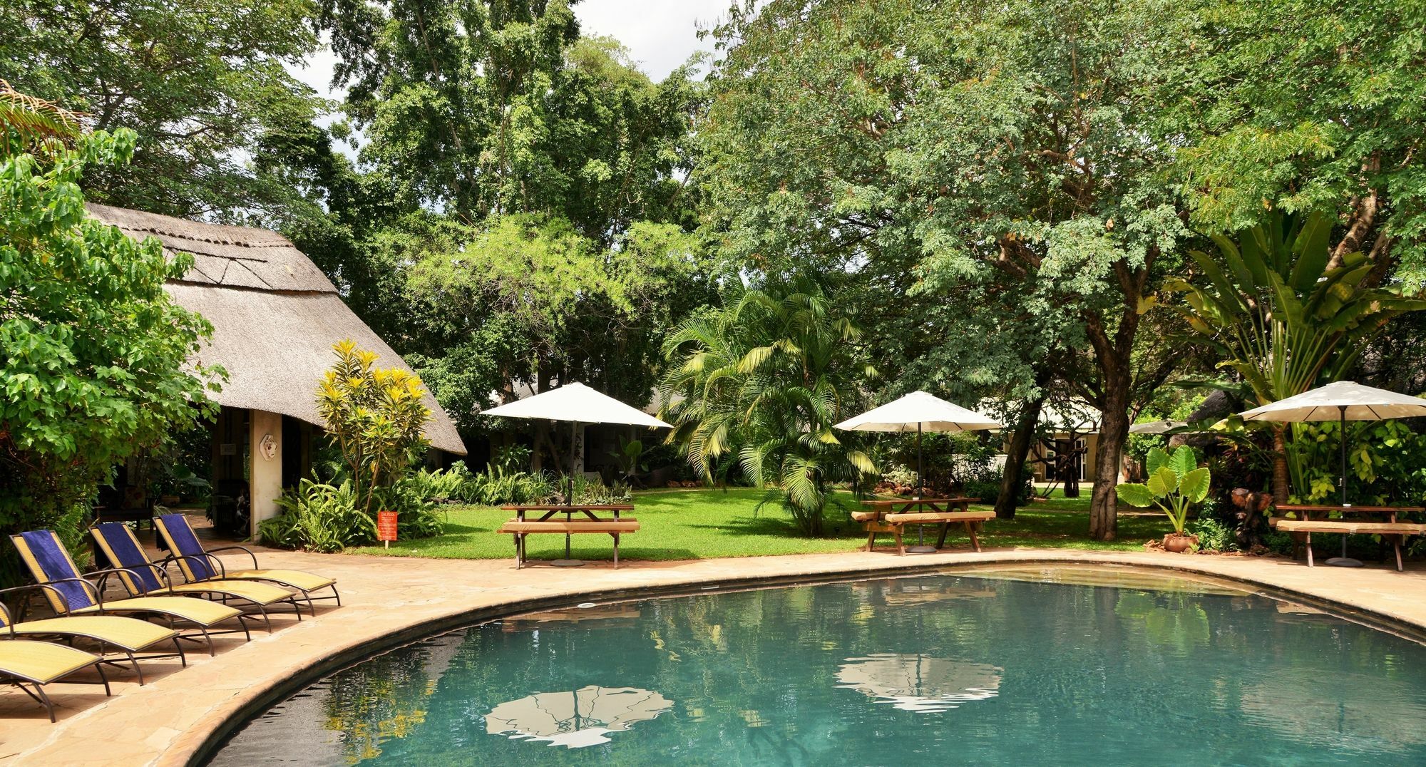 Bayete Guest Lodge Victoria Falls Exterior photo